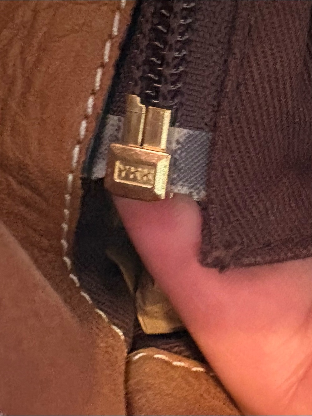 Loewe Leather Shopper Tote/King Tote with Gold Chain Handles - Picture 9 of 16